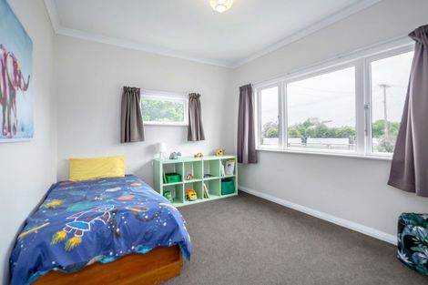 Photo of property in 1 Hayward Street, Featherston, 5710