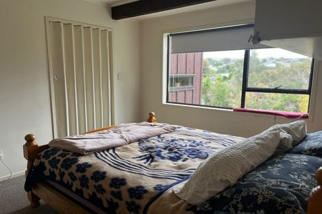 Photo of property in 2/4 Lyons Avenue, Murrays Bay, Auckland, 0630