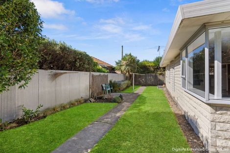 Photo of property in 2/20 Sawyers Arms Road, Northcote, Christchurch, 8052