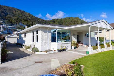 Photo of property in 40-42 Waikawa Road, Picton, 7220