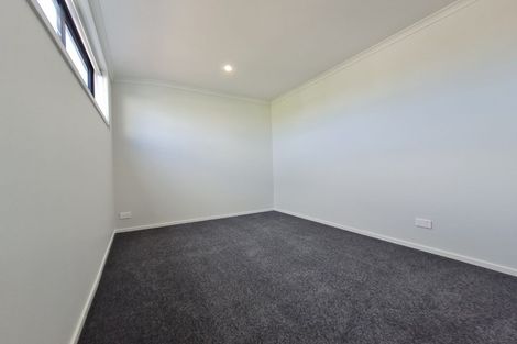 Photo of property in 8/5 Peachgrove Road, Te Atatu Peninsula, Auckland, 0610