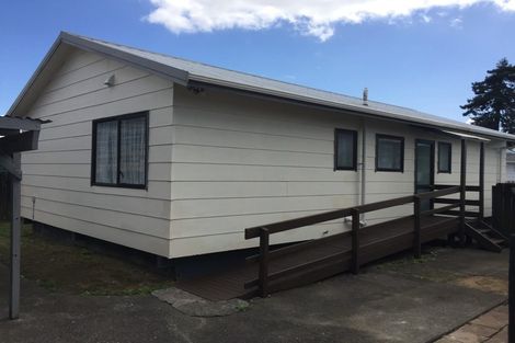 Photo of property in 2/103 Bruce Mclaren Road, Henderson, Auckland, 0612
