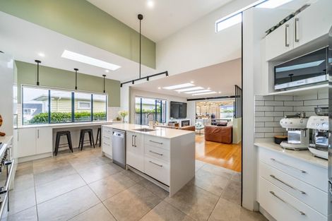 Photo of property in 11 Corlett Road, Plimmerton, Porirua, 5026