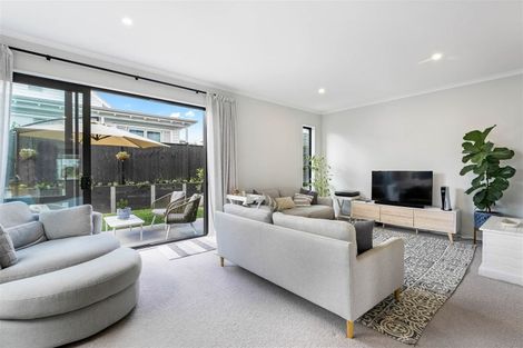 Photo of property in 31 Koura Drive, Red Beach, 0932