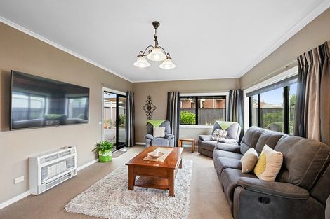 Photo of property in 39 Tiverton Crescent, Whalers Gate, New Plymouth, 4310