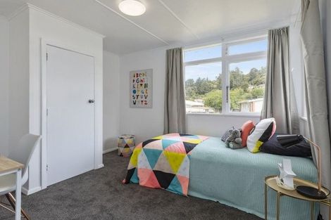 Photo of property in 35 Hanson Grove, Stokes Valley, Lower Hutt, 5019