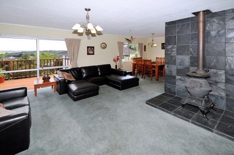 Photo of property in 20 Santiago Crescent, Unsworth Heights, Auckland, 0632