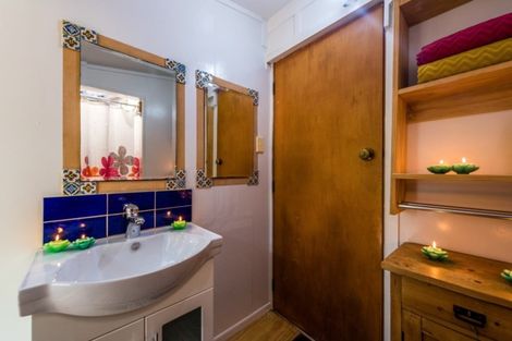 Photo of property in 14 Wellington Road, Surfdale, Waiheke Island, 1081