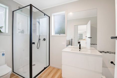 Photo of property in 5 Maori Hut Road, Red Beach, 0932