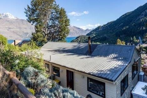 Photo of property in 26 Mackinnon Terrace, Sunshine Bay, Queenstown, 9300