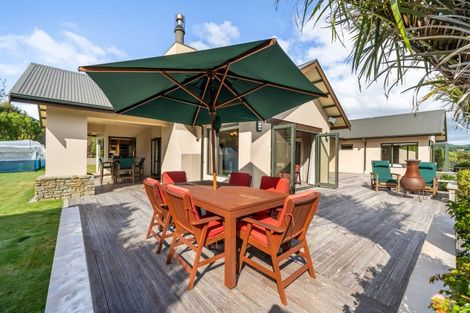 Photo of property in 32 Paekakariki Hill Road, Pauatahanui, Porirua, 5381