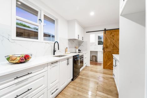 Photo of property in 15 Posa Avenue, Henderson, Auckland, 0612