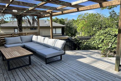 Photo of property in 18 Cottam Grove, Northcross, Auckland, 0632