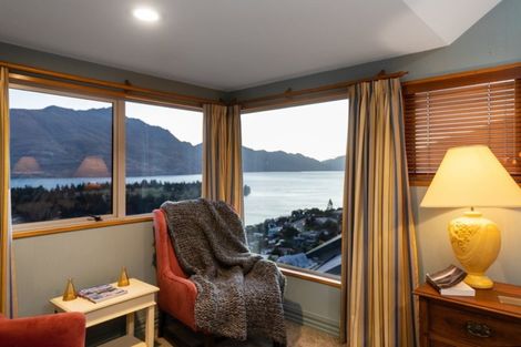 Photo of property in 10 Peregrine Place, Queenstown, 9300