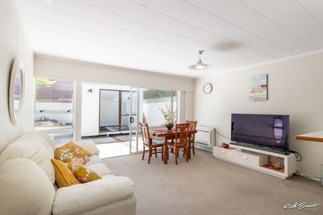 Photo of property in 8b Wai-iti Crescent, Woburn, Lower Hutt, 5010
