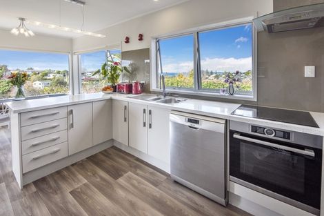 Photo of property in 31 Sealy Road, Torbay, Auckland, 0630