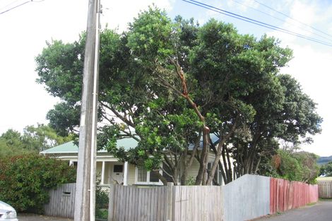 Photo of property in 33 Bay Street, Petone, Lower Hutt, 5012