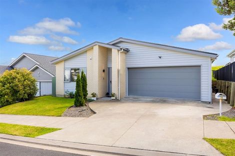 Photo of property in 15 Kaipuke Crescent, Gulf Harbour, Whangaparaoa, 0930