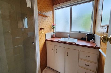 Photo of property in 38 Deverell Place, Northcross, Auckland, 0632