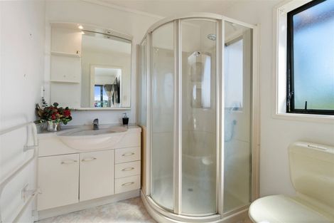 Photo of property in 36 Ewhurst Place, Goodwood Heights, Auckland, 2105