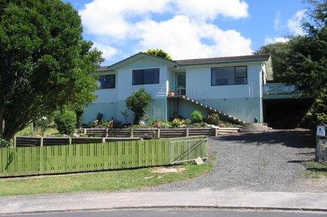 Photo of property in 16 Clensmore Place, Torbay, Auckland, 0630