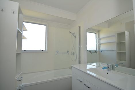 Photo of property in 15 Tyndrum Place, Highland Park, Auckland, 2010