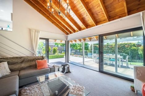 Photo of property in 16 Wainoni Heights, Greenhithe, Auckland, 0632