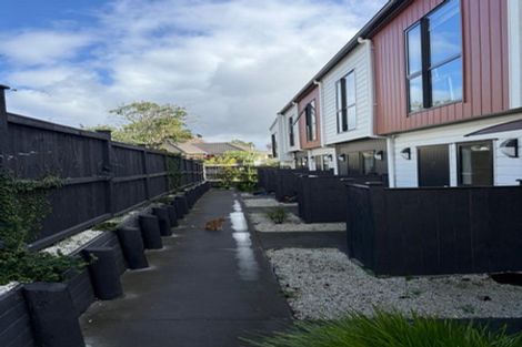 Photo of property in 5/58 Te Atatu Road, Te Atatu South, Auckland, 0610