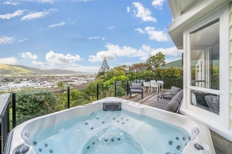 Photo of property in 6 Onehuka Road, Tirohanga, Lower Hutt, 5010