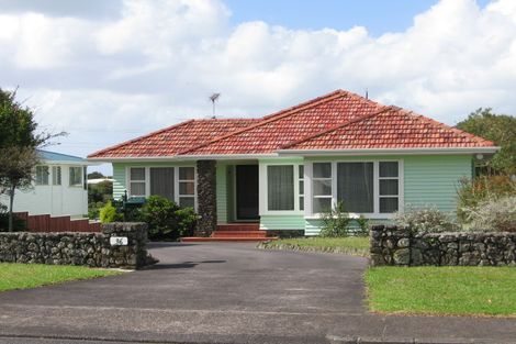 Photo of property in 36 Covil Avenue, Te Atatu South, Auckland, 0610