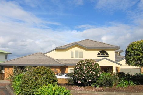 Photo of property in 21 Lobelia Rise, Goodwood Heights, Auckland, 2105