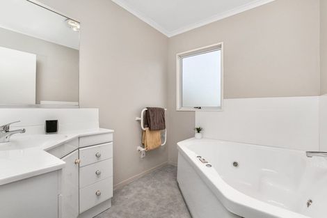 Photo of property in 30a Wellington Street, Pukekohe, 2120