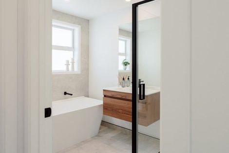 Photo of property in 35 Maunganamu Drive, Wharewaka, Taupo, 3330