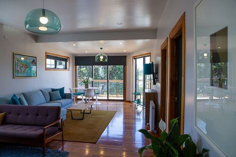 Photo of property in 274 Queens Drive, Lyall Bay, Wellington, 6022