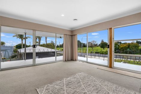 Photo of property in 12 Racecourse Road, Waiuku, 2123
