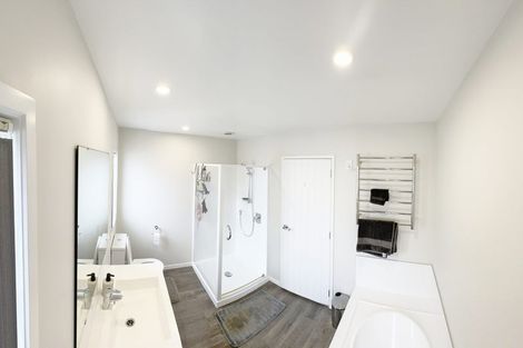 Photo of property in 4 Ruhanui Lane, Pakuranga Heights, Auckland, 2010