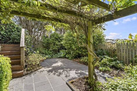 Photo of property in 15 Wadestown Road, Wadestown, Wellington, 6012