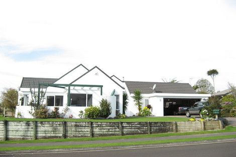 Photo of property in 1 Larsen Place, Merrilands, New Plymouth, 4312