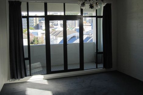 Photo of property in Endeavour Apartments, 13/125 Thorndon Quay, Pipitea, Wellington, 6011