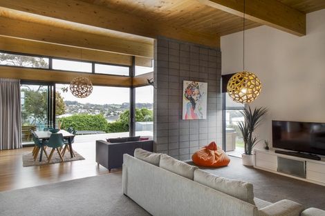 Photo of property in 16 Melandra Road, Stanmore Bay, Whangaparaoa, 0932