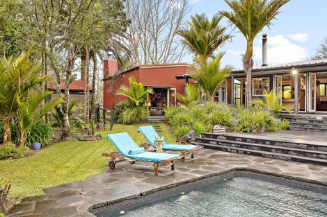 Photo of property in 901 South Head Road, South Head, Helensville, 0874