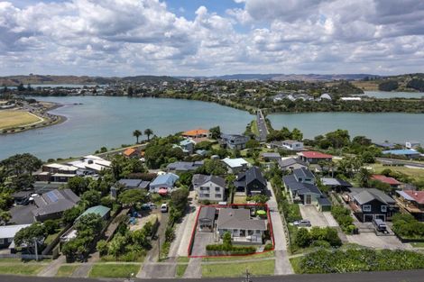 Photo of property in 10 Tahuna Avenue, Raglan, 3225