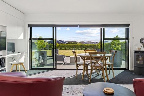 Photo of property in 20 Pukenamu Road, Rainbow Point, Taupo, 3330