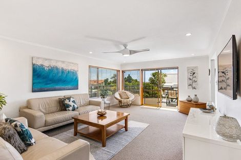 Photo of property in 8 Pounamu Place, Shelly Park, Auckland, 2014