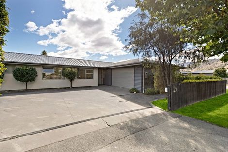 Photo of property in 5 Nerin Square, Lake Hayes, Queenstown, 9304