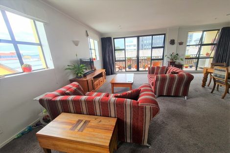 Photo of property in Maddison Apartments, 2/6e Queen Street, Palmerston North, 4410