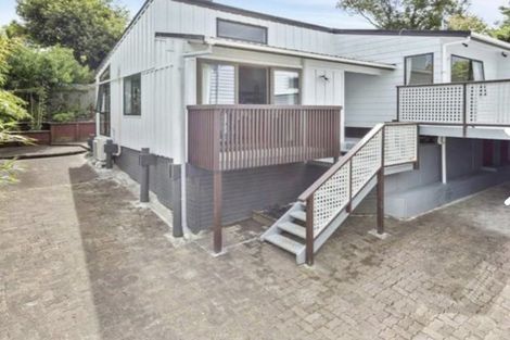Photo of property in 30 Mannering Place, Hillcrest, Auckland, 0627