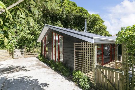 Photo of property in 18 Parsons Glen, Karori, Wellington, 6012