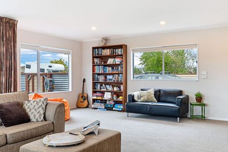 Photo of property in 8 Warren Street, Foxton Beach, Foxton, 4815