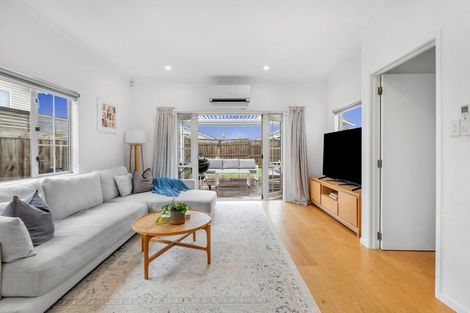 Photo of property in 15 Mulvaney Crescent, Henderson, Auckland, 0612